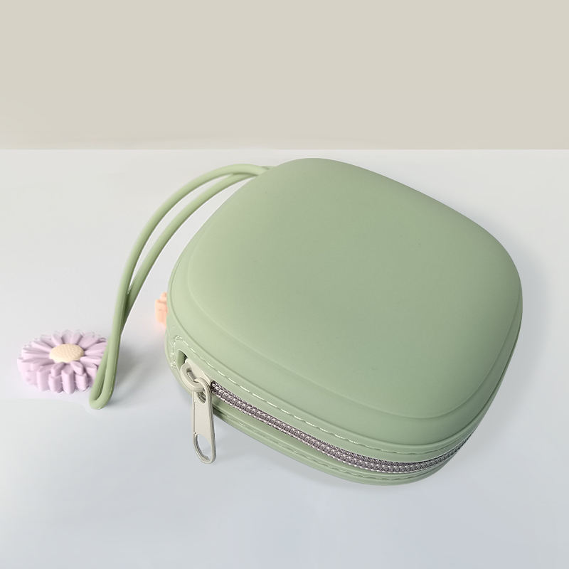 2024 Patent New Design Hot Selling BPA Free Silicone Pacifier Case Holder for Baby Products