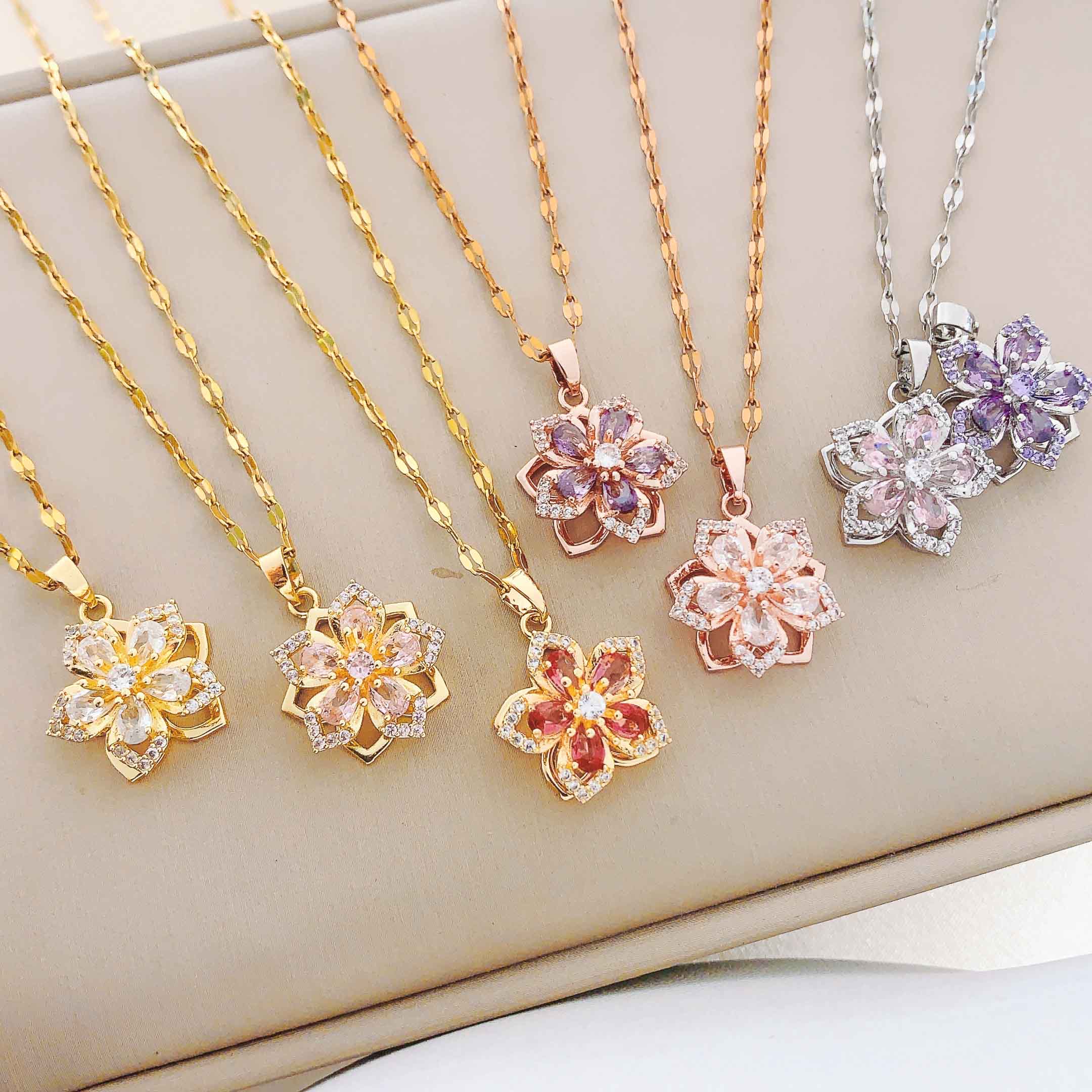 Fashionable Zircon Spinning Five Leaf Flower Gold Plated Copper Pendant Necklace Suitable For Relieving Stress 