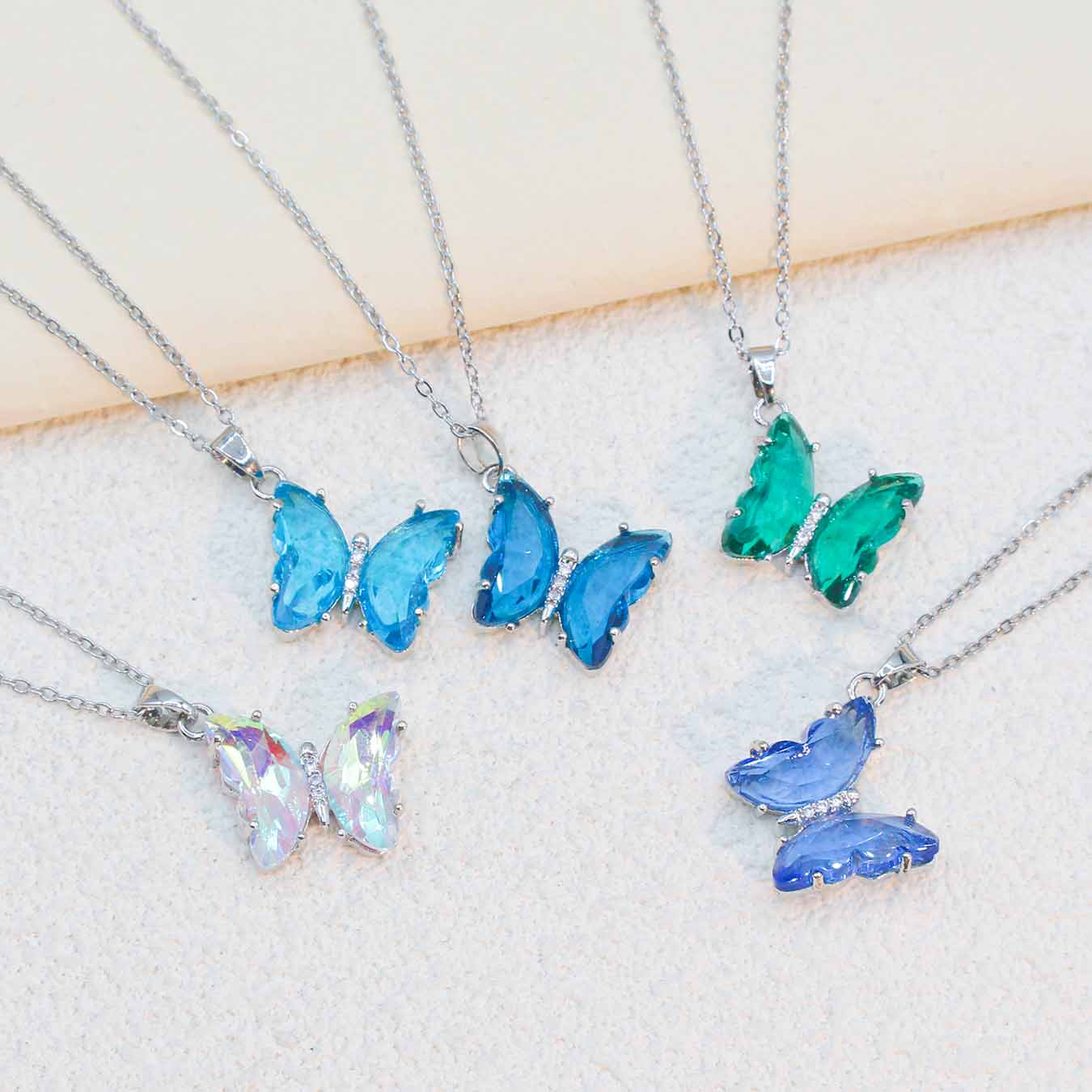 Women&#39;s Fashionable Copper Silver Butterfly Necklace Daily Worn Alloy Jewelry With Oval Cutting Diamond Shape Perfect Gift Idea 
