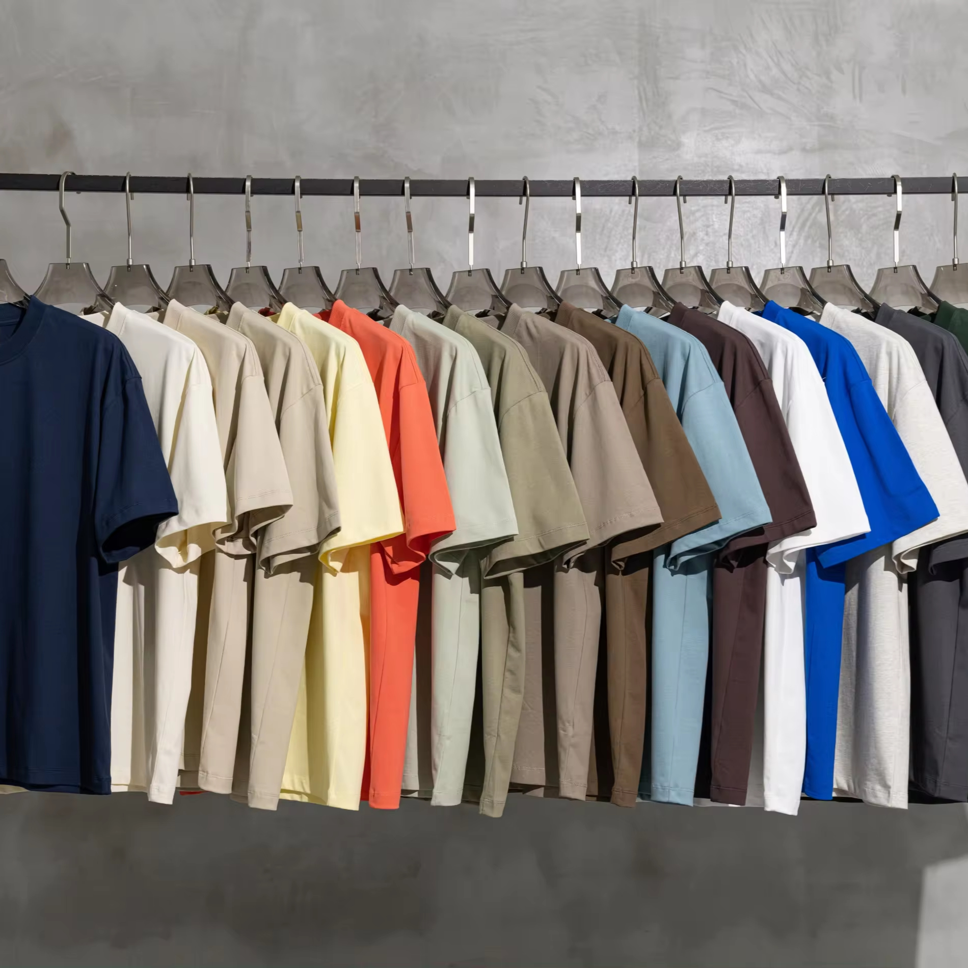 High Quality T-shirt Blank Men&#39;s Shirt T-shirt 180gsm Custom Logo Regular Round Neck T-shirt 